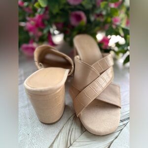 Ann Taylor Beige Leather Flats & Loafers | Heel Style Block